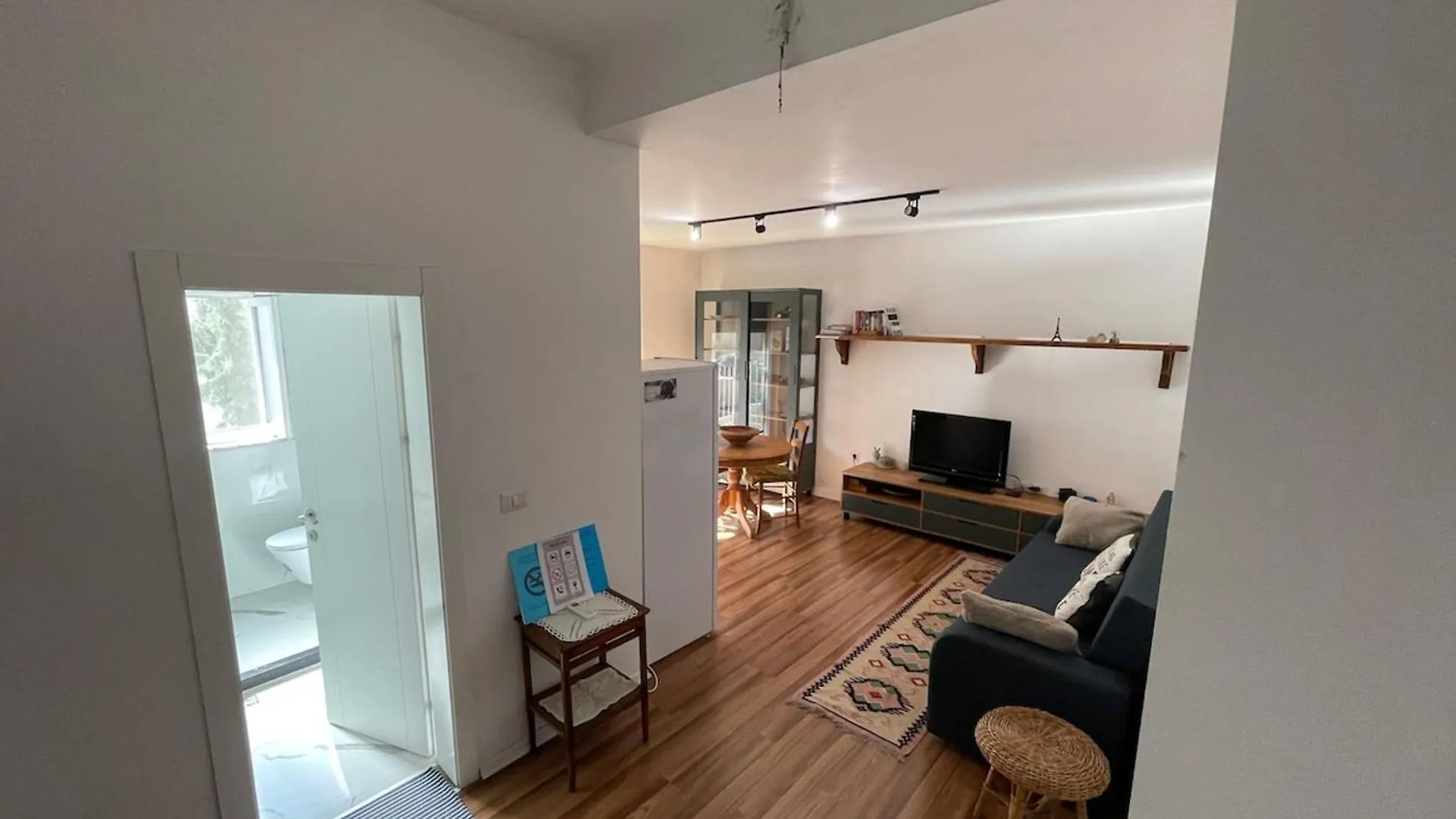 Flora - Modern Rooftop Apartment With Balcony Tirana 0*,