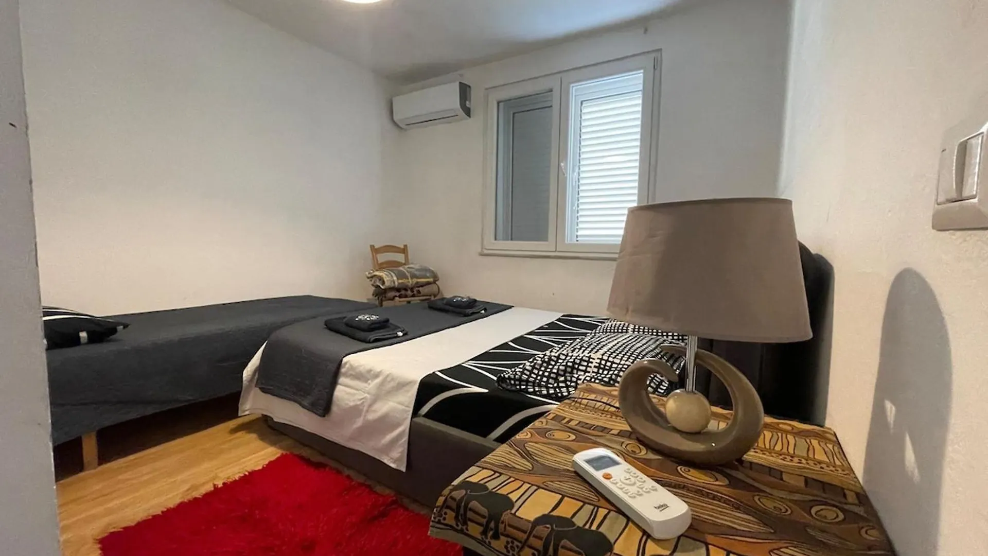 Flora - Modern Rooftop Apartment With Balcony Tirana